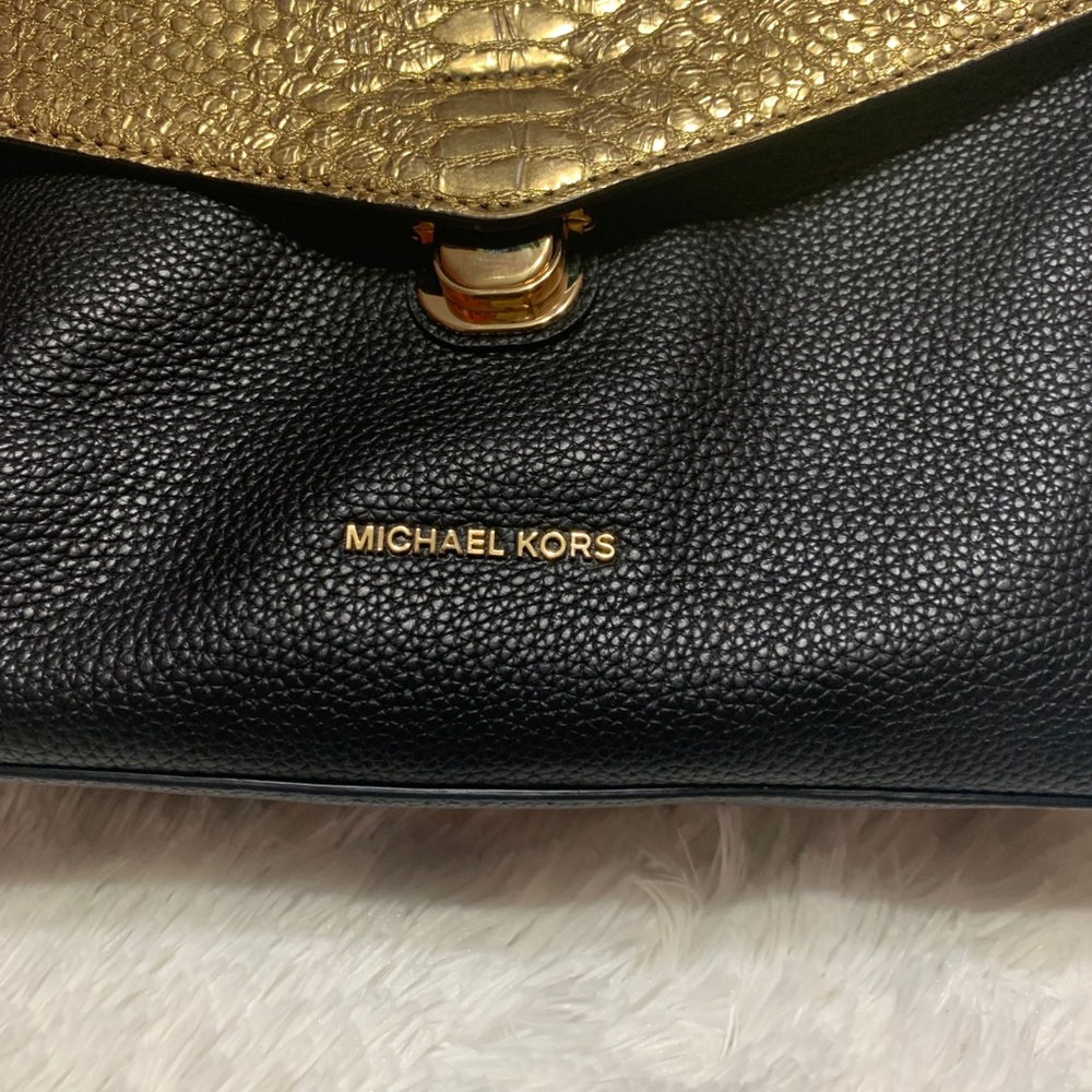 Michael kors metallic gold and black crossbody - Picture 3 of 9